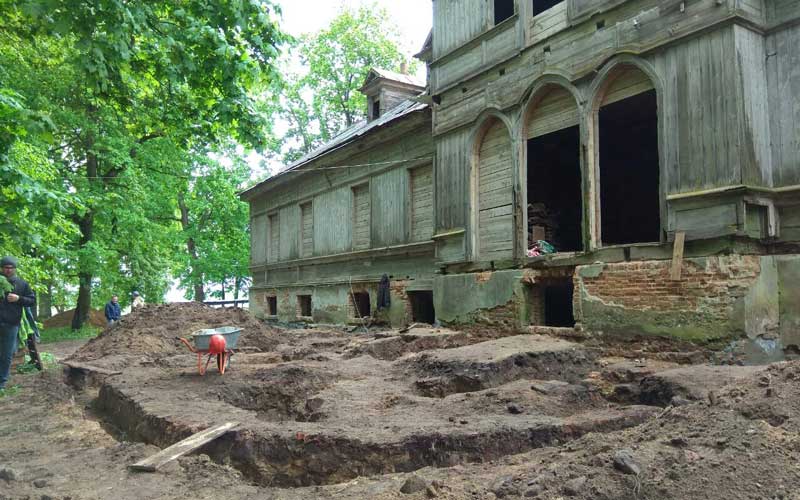 Как в Ляховичском районе реконструируют старинную дворянскую усадьбу?